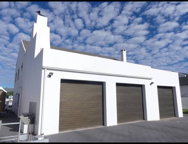 4 BEDROOM HOUSE FOR SALE IN GOLDEN MILE